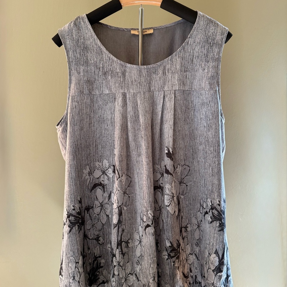 Elegant Floral Sleeveless Blouse - Black and Gray